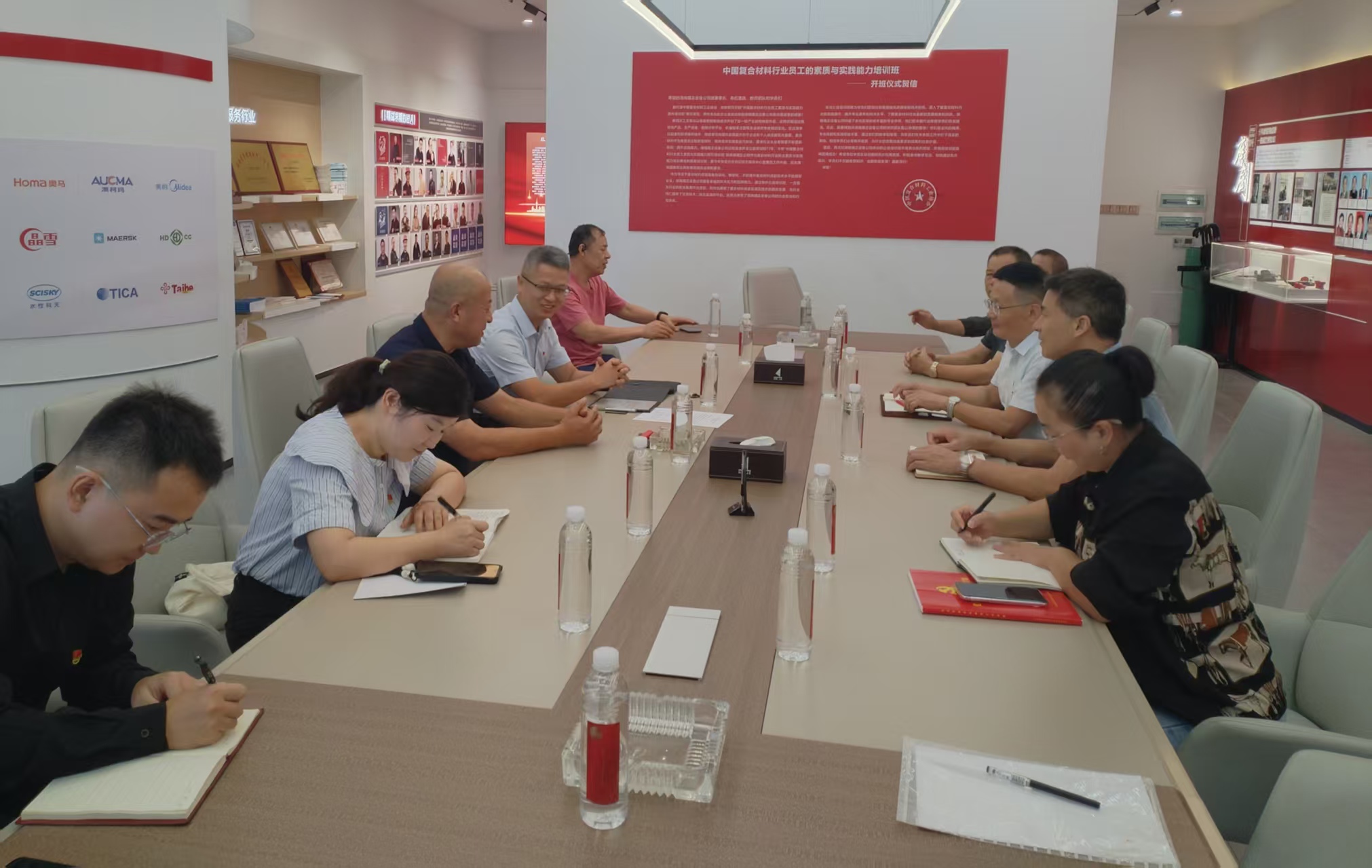 雨湖區(qū)廣場(chǎng)街道黨委書記一行來公司調(diào)研